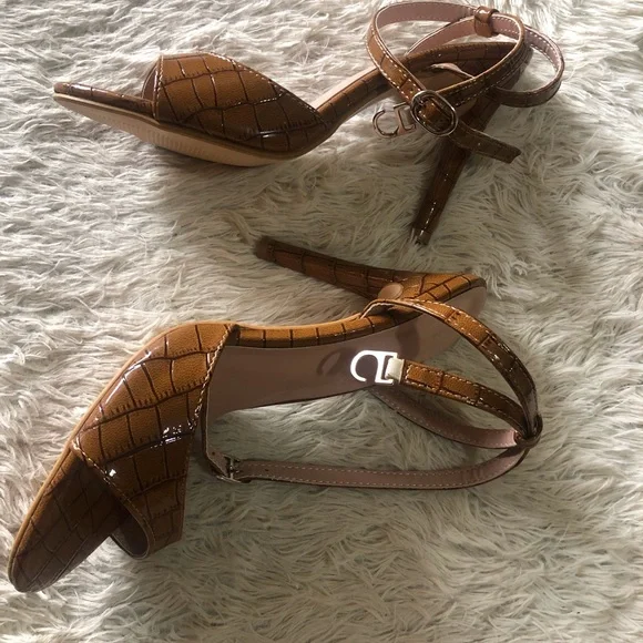 Ankle strap stilletos - Picture 4 of 7